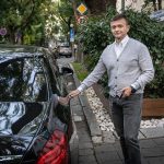Novinkovy filter Hascak hra Monopoly stat mu pomaha a pacient prehrava