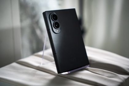 Samsung predbehol Apple a predstavil novy format skladacich telefonov