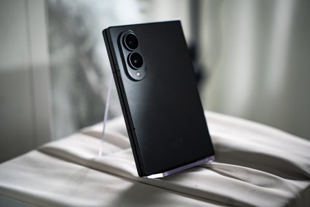 Samsung predbehol Apple a predstavil novy format skladacich telefonov