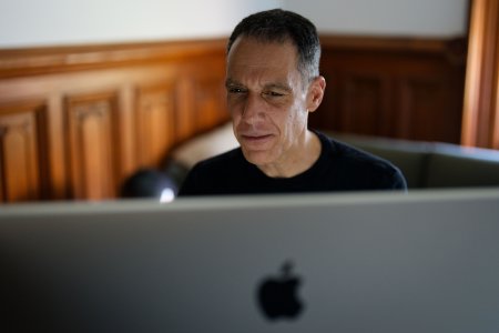 Tie videa uz nikto nerozpozna Ako odbornik na deepfake prestava verit vlastnym ociam citanie z NY Times