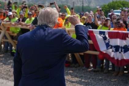 Trumpov svet 529 den Za jeho zisky by sa nehambili ani diktatori Trump 20 zaraba rekordnou rychlostou
