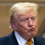 Trumpov svet 536 den Prezident USA sa sprava ako sef hoteloveho imperia Namiesto vojny s Iranom ho zaujima cena betonu
