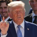 Trumpov svet 550 den Bude to vacsie ako pocas Epickej pomsty Frustrovany Trump sa vyhraza masivnym utokom proti Iranu