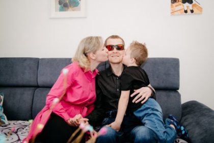 V tele mu nekontrolovatelne rastu nadory caka ho tridsiata stvrta operacia stat by ho vyslo lacnejsie schvalit liecbu hovori Marian
