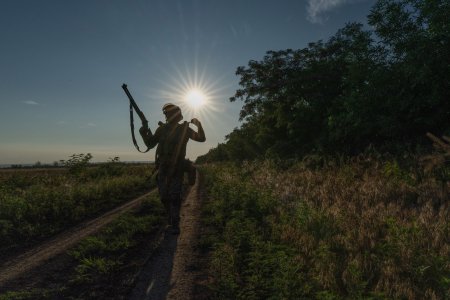 Vykon bojov 1608 den Tlak na odvolanie Syrskeho rastie niektori vojaci trhaju jeho vyznamenania