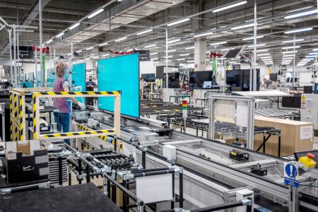 firemny newsfilter posledna velka vyroba televizorov na slovensku upada no foxconn veri v obrat strnad stavia v usa tovaren na municiju