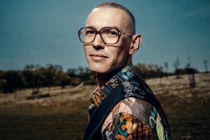 pride nemus by nevyhnutne protestom ale mal by upozorni na zhorujcu sa spoloensk klmu hovor spisovate mak