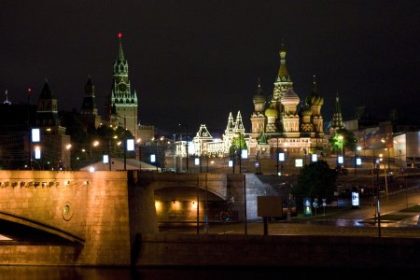 za kritiku vojny posiela putinov rezim dvoch mladych knazov do vezenia