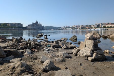 Chcete vidiet klimaticku krizu navstivte Madarsko pri brehu vyschnuteho Dunaja reportaz