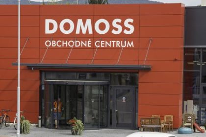 Domaci predajca elektroniky Domoss s 35 rocno historiou nezvladol oddlzenie a smeruje do konkurzu
