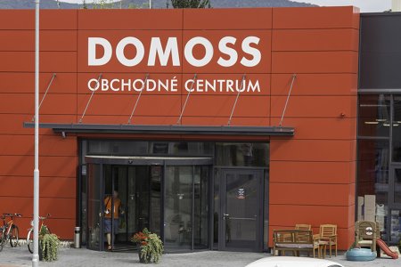 Domaci predajca elektroniky Domoss s 35 rocno historiou nezvladol oddlzenie a smeruje do konkurzu