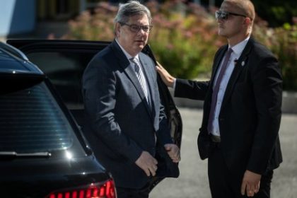Ekonomicky newsfilter Odbornici varuju ze vlada otvorila dvere podvodnikom