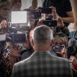 Gaspar vyzeral akoby sa chystal vyskocit zo stolicky novinrov izolovali P silnch momentov z sdu v Oistci