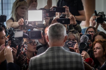 Gaspar vyzeral akoby sa chystal vyskocit zo stolicky novinrov izolovali P silnch momentov z sdu v Oistci