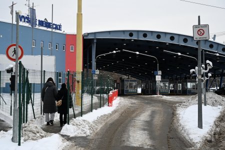 Jednoduchy plot budka a par litrov farby Na pesi priechod do Uzhorodu sa cakalo takmer 20 rokov