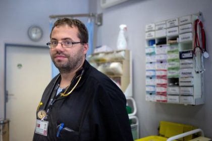Lekar z urgentneho prijmu Po kolapse z horucavy moze byt veta Nechajte ho vyspat osudnou chybou