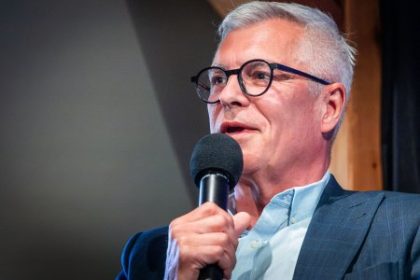Metoda ktorej PS plati Korcokovi cez manzelku sa javi ako obchadzanie danovych a odvodovych povinnosti hovori odbornicka