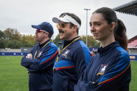 Ted Lasso bol vycerpany a mal skoncit Predco sa vracia a trenuje zeny tipy co sledovat