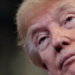 Trump mal silny vecer vyhlasenimi o Hormuze nahneval Iran a komentarmi o lietadlovej lodi Americanov