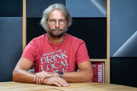 Vinar Bahna splavil Dunaj Je to pocit slobody V plytkej vode sme videli potopenu lod