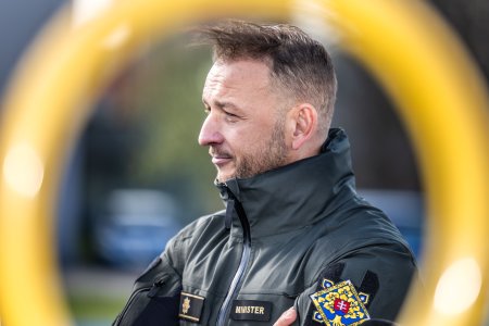Za sponzorsky dar pre Hlas si vybavoval postavenie v policii Policajta obvinili ale minister sa tym nepochvalil