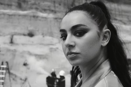 antipopova no aj tak chytlava charli xcx na novom albume odklada slavu a rozjima o pominutelnosti