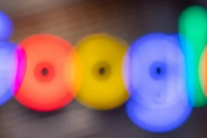 AI novinky: Google vstupuje medzi hackerov, Anthropic chce profitovať z obáv