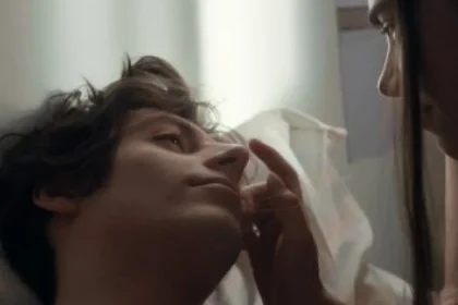 Ak je film Milovník, nie bojovník správou o súčasných dvadsiatnikoch, môžeme byť spokojní