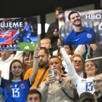 Čaj za štyri eurá i klobása za tretinu lístka. Bufety na východe prehnali ceny