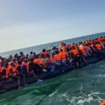 Čínske megačlny prevážajú migrantov do Británie aj napriek sankciám