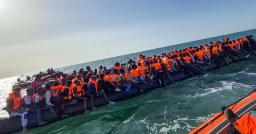 Čínske megačlny prevážajú migrantov do Británie aj napriek sankciám