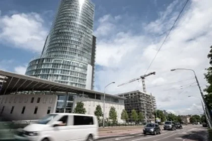 Ekonomika si drží odolnosť, najväčším rizikom sú vysoké ceny energií