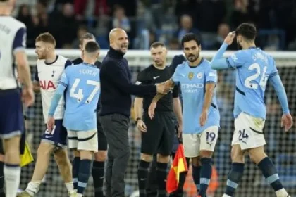 Ferdinand žartuje o medaile, Briti diskutujú o treste pre City