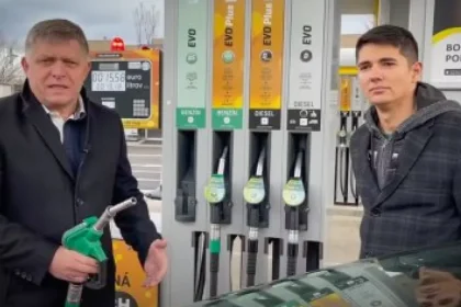 Fico aj na radosť Slovnaftu robí z občanov hlupákov