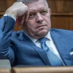 Fico čelí dileme. Päť dôvodov, prečo môže chcieť koalíciu udržať