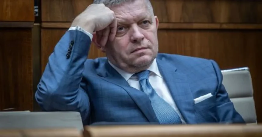 Fico čelí dileme. Päť dôvodov, prečo môže chcieť koalíciu udržať
