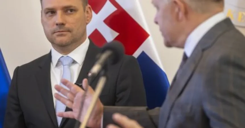 Fico priznal, že politickej scéne nerozumie, no napokon naznačil odvolanie Tarabu