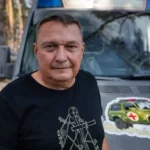 Generál Zmeko a šéfovia Nay či Esetu dodali sanitky vojakom na východe Ukrajiny (+video)