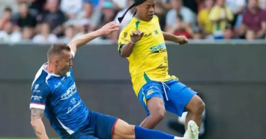 Influenceri hrali za slovenské legendy. Ronaldinhovú šou sprevádzal chaos