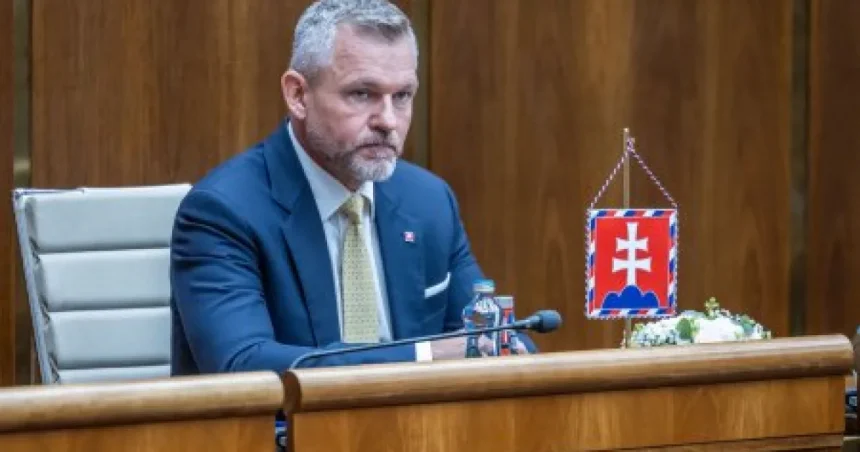 Kritika prezidenta: Rieši kravatu, vonku zúri hurikán