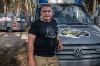 Na ceste s generálom Zmekom na Donbas: Rakety Ukrajinu nezlomia, som optimista