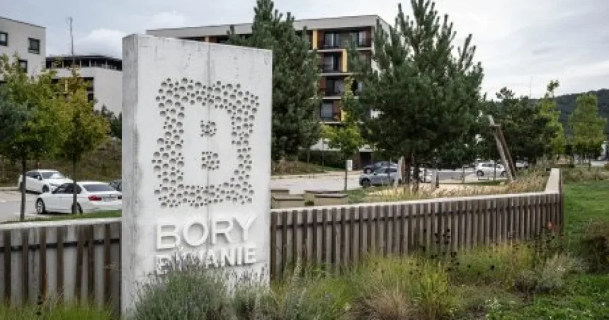 Na mieste ubytovne postavia výškovú kancelársku budovu, obyvatelia Borov sú zaskočení