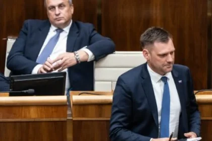 Opozícia s Dankom zosadili Tarabu. Ohrozí to kabinet?