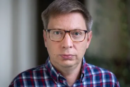 Psychológ Bilewicz: Počas vojny sa konšpiračné teórie môžu zmeniť na presný opis reality
