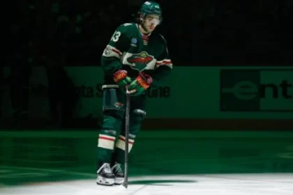 Quinn Hughes nemá dôvod opúšťať Minnesotu, veď tam má všetko