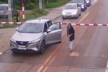 Radšej prelom závoru a ži. V Poľsku rastú smrteľné zrážky vlakov s autami