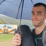 Šľapky, telefón a spacák. Muž s dáždnikom prešiel Cestu SNP za 10 dní
