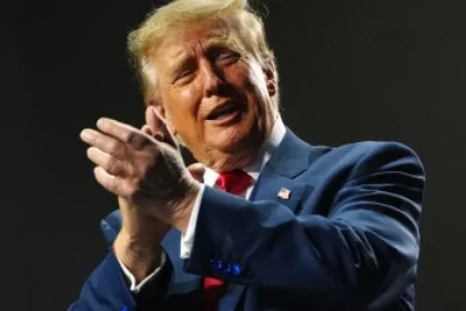 Trumpov svet (599. deň): Ako Trump zahmlieva, zavádza a klame o svojom 11. septembri