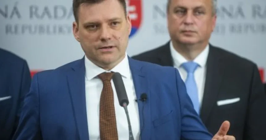 Z ministra autonómnym poslancom: Taraba ukazuje silu aj možných spojencov
