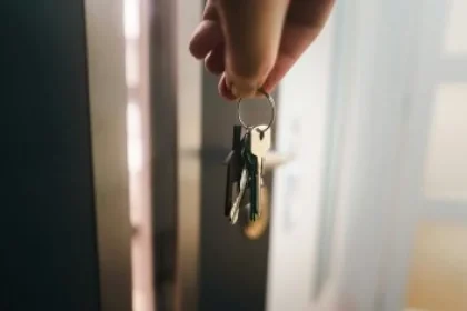 Znova som kontroloval zamknuté dvere. Ako sa žije s pocitom, že vás šikanuje vlastná hlava